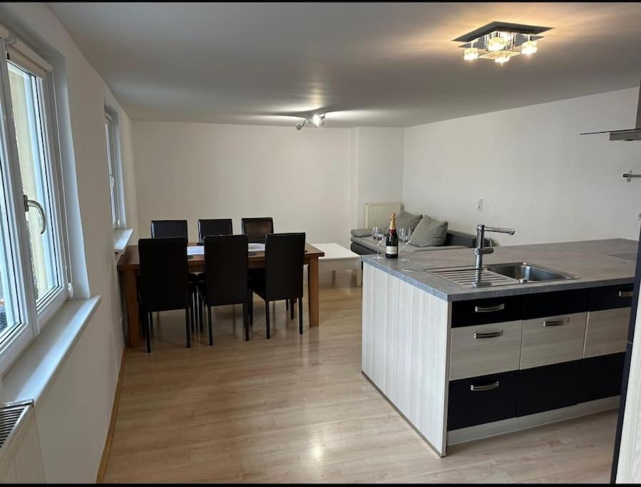 Maisonette-Apartment Mit Grosser Terrasse Im Zentrum Von Bregenz Buitenkant foto